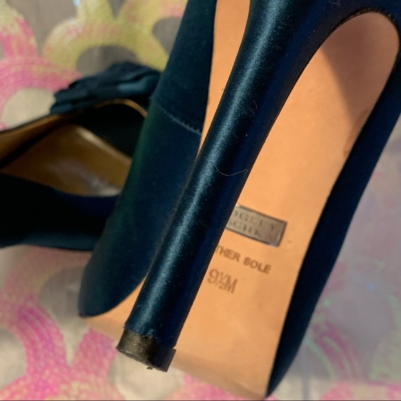 Badgley Mischka Frank Peep Toe Pump in Teal Satin with Rosette Size 9.5M - Picture 14 of 15